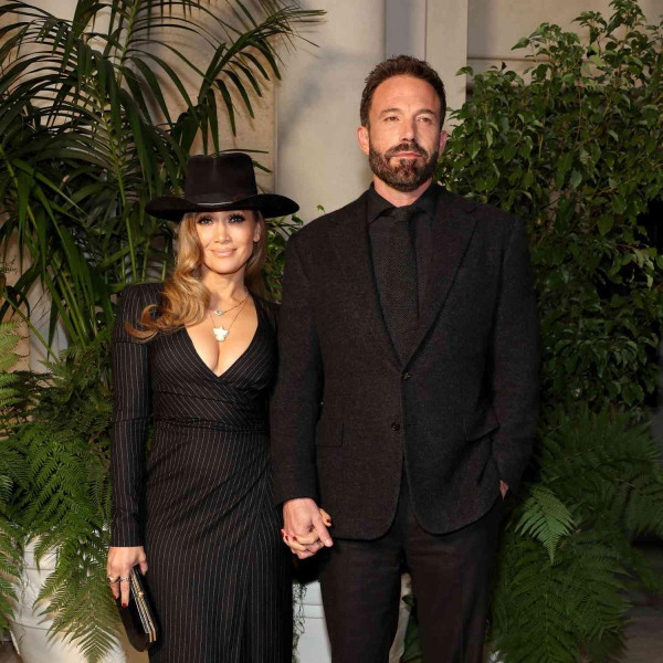 Jennifer Lopez ezzel a '90-es évek ékszertrendjével mutatja ki szerelmét Ben Affleck iránt